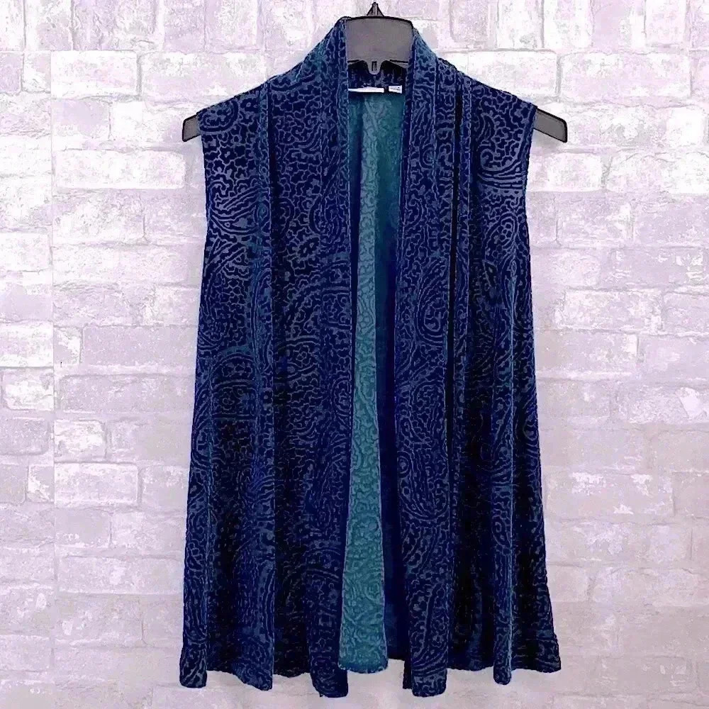 Woman’s Susan graver green burnt out lace vest ladies shirt